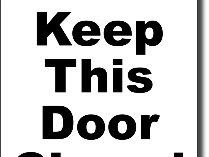 Please Keep This Door Closed Sign